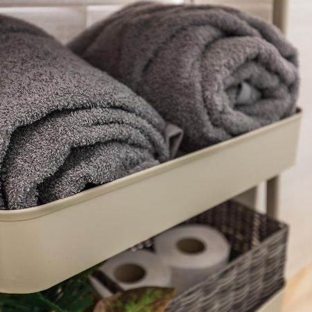 Jungle Apartment 15 Min Walk To Beach & Downtown Констанца Екстериор снимка