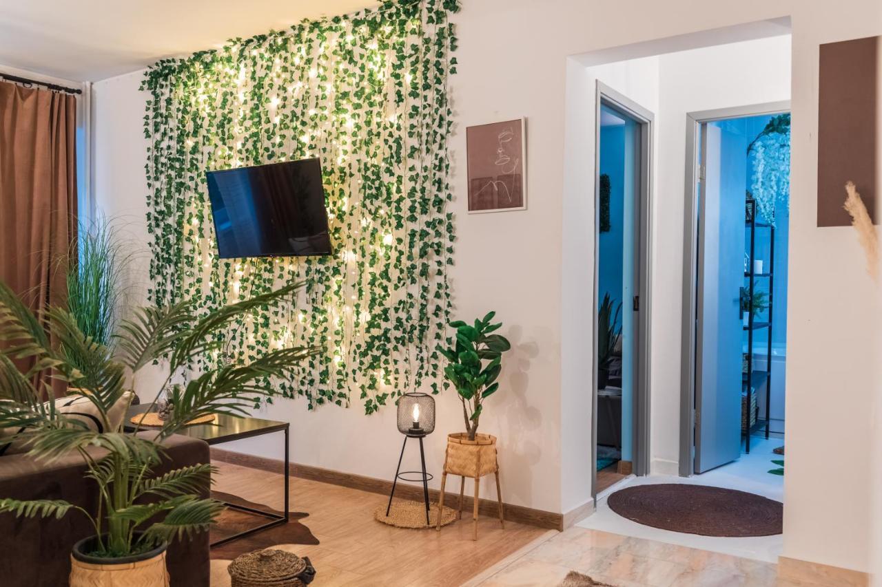 Jungle Apartment 15 Min Walk To Beach & Downtown Констанца Екстериор снимка
