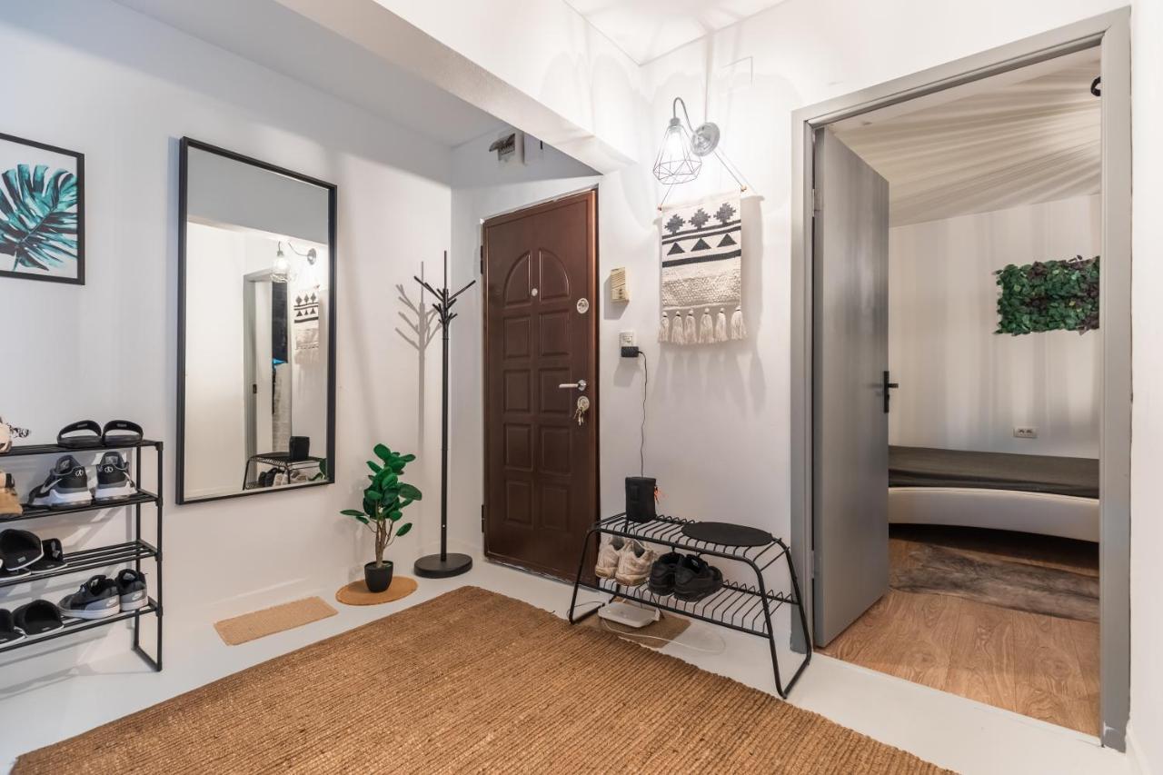 Jungle Apartment 15 Min Walk To Beach & Downtown Констанца Екстериор снимка