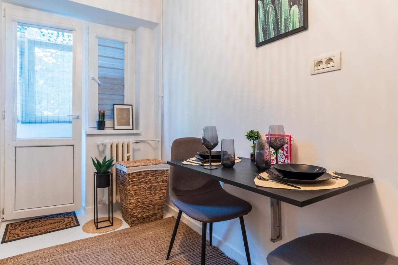 Jungle Apartment 15 Min Walk To Beach & Downtown Констанца Екстериор снимка