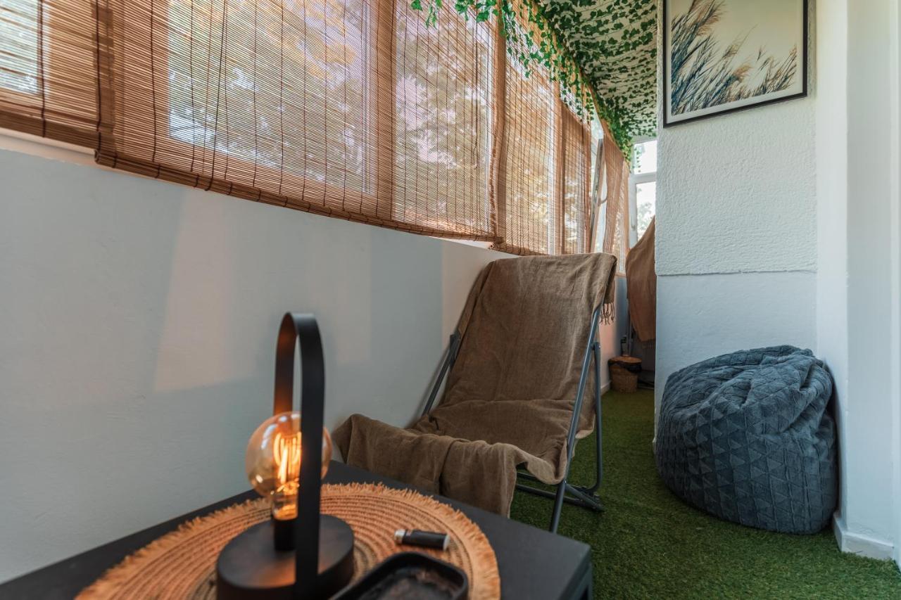 Jungle Apartment 15 Min Walk To Beach & Downtown Констанца Екстериор снимка